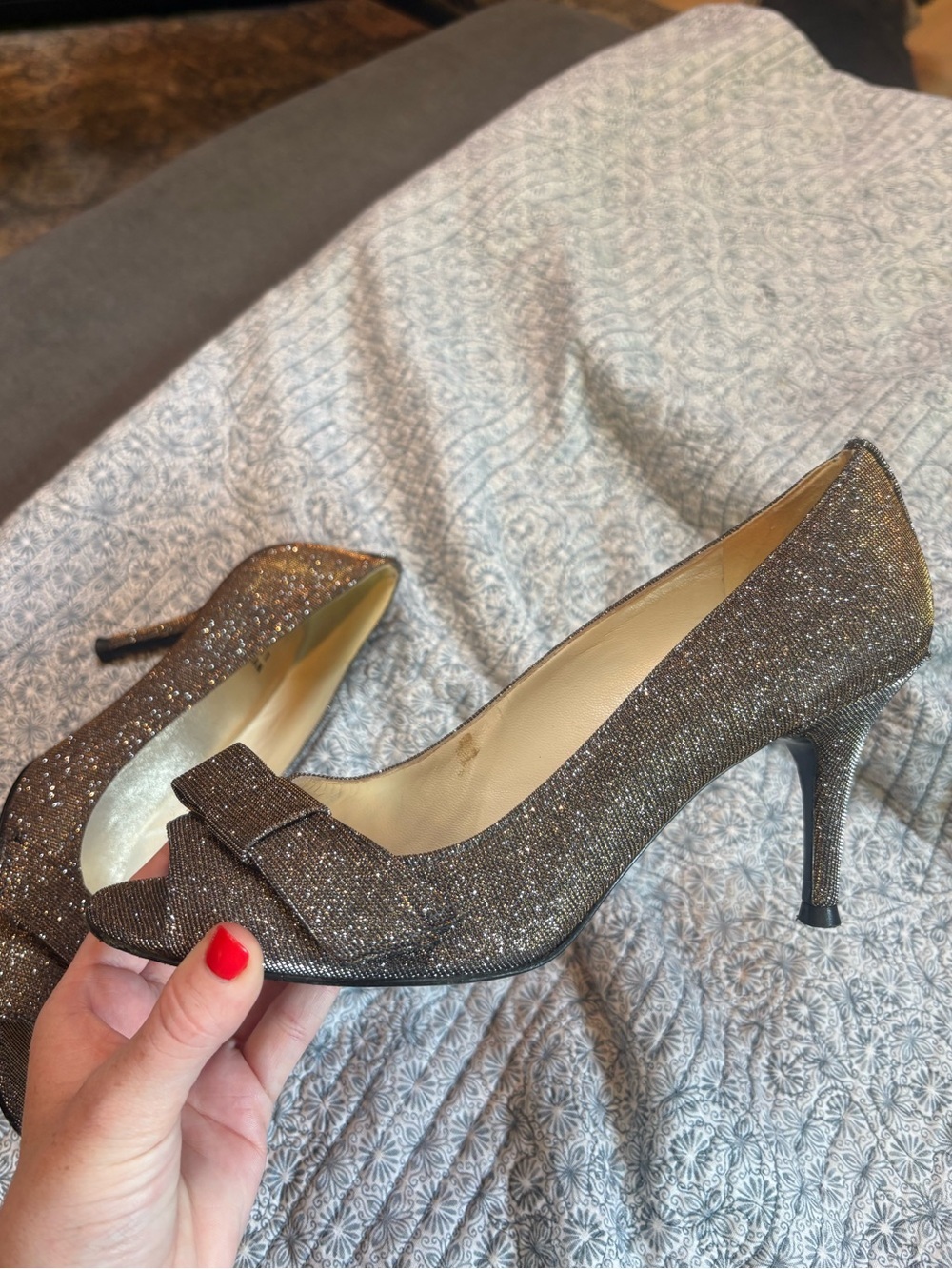 Stuart Weitzman Women’s Bronze Pyrite Nocturn Bowover Open Toe Pump Size 8 - Picture 6 of 11